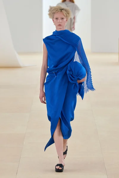 Look 25